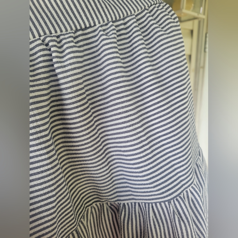 Monteau Los Angeles Gray & White striped tiered dress Small - Picture 5 of 7